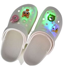 Chaussures Pièces Accessoires Mélanger Chaussures Mignon Led Fleur Étanche Charmes Pvc Clog Croc Charme Boucle De Mode Bracelet Bracelet Décoration 18Mev