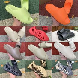 Diapositives Pantoufles Chaussures Casual Desert Sand Brown Plat Hommes Femmes Caoutchouc MXT Lune Gris Minéral Bleu Plage Résine Slide Sandale Graffiti Os Vermillion Rouge Designers Y26