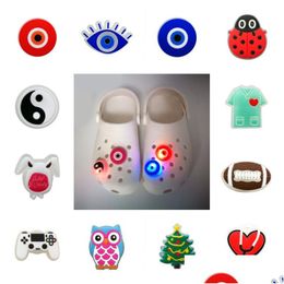 Schoenonderdelen Accessoires MOQ 10PCS Bad Bunny Evil Eyes Glow Led Lighting Croc Jibz Flashing Charms Decorations Decorations Sparkle Cool DHQ2H