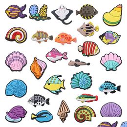 Pièces de chaussures Accessoires Moq 20pcs PVC Cartoon Deep Sea Fish Charms Boucle Boutons Boutons Pins Bracelet Bracelet Décoration Enfants Adolescent A Dhbxk