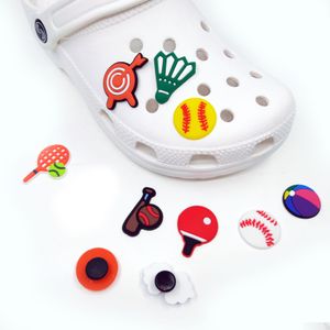 Pièces de chaussures Accessoires Moq100Pcs Sports Football Croc Charms Basketball Soft Pvc Charm Décorations Personnalisé Jibz Pour Clog Chaussures Drop Dhvw9