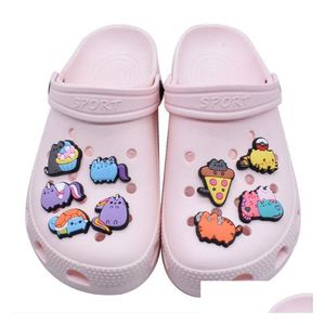 Pièces de chaussures Accessoires Nouveau 80 Styles Cartoon Anime Clog Charms Pvc Caoutchouc Souple Shoecharms Mode Décoration Boucle Accessor Série Au Hasard