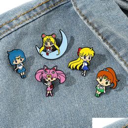 Pièces de chaussures Accessoires Sailor Moon Girl Pin Meug Films Games Épingles en émail dur collectionne la broche de bande dessinée sac à dos sac de sac à dos