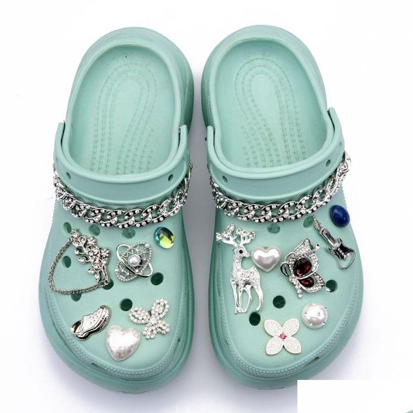 Accesorios de piezas de zapatos Venta 1 PCS Metal Clog Charms Animales de alta calidad Zapatos Decoraciones Pearl Leaf Flower Gems Pulsera Girl Dho2F