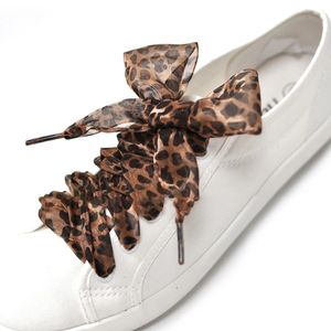 Pièces de chaussures accessoires vente lacets en dentelle léopard chaussures de charme décoration une paire lacets imprimés 231128