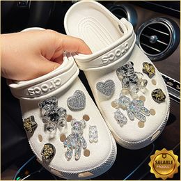 Chaussures Pièces Accessoires Brillant Ours Charme Designer DIY Amour Chaussures Décoration Accessoires JIBS Vêtements Enfants Garçons et Filles Cadeau 230714