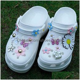 Piezas de zapatos Accesorios Estilo Crisantemo Croc Charms Mariposa Decoraciones Drop Delivery Shoes Dhngj