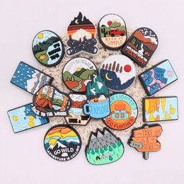 Schoenonderdelen Accessoires Groothandel 100 stuks Pvc Go Wild Adventure Back To The Woods Fire Hike Garden Buckle voor Adt Bracelet Charms Butt Dhkv4