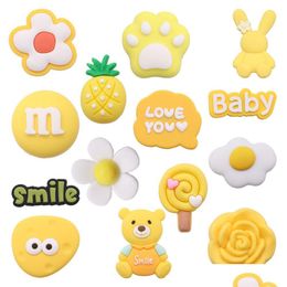 Accessoires de chaussures en gros 100pcs PVC jaune chocolat lapin ours fleur bonbons charmes ajustement bracelets sandales chaussures décoration Dh3Jg