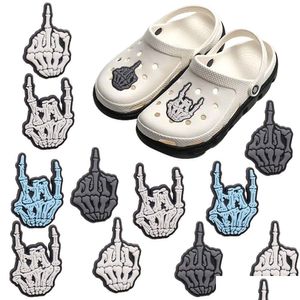 Accesorios de piezas de zapatos al por mayor 100 unids PVC Horrible Skeleton Skl Mano Halloween Regalo Charms Hombre Mujer Hebilla Decoraciones para Bracel DHTPO