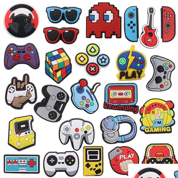 Accesorios de piezas de zapatos Venta al por mayor 100 unids PVC Gamepad Gafas de sol Guitarra Cool Charms Auricular Niños Hebilla Decoraciones para pulsera Pero DHT9M