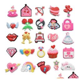 Pièces de chaussures Accessoires Vente en gros 100Pcs / Set Custom Pvc Charms Shoes Clog Designer Shoecharms Décorations Drop Delivery Series Aléatoirement