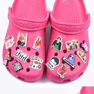 Accesorios para piezas de zapatos Clog Charms al por mayor de goma de PVC PVC para sandalias Regalos para niños Serie de entrega de caída al azar