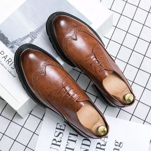 Schoen trouwfeest mannen mannelijke casual schoenen oxford merk mannen s lederen bullock trend gentleman formeel kantoorbedrijf buine