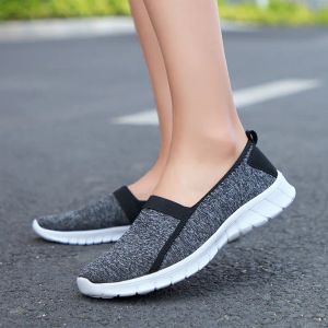 Chaussures 2022 Super Light Sneakers Breathable Outdoor Nonslip Lovers Chaussures Sport Run Shoes for Men Women Athletic Chaussures Comfort Summer