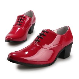 Chaussures 2023 Nouveaux hommes chaussures formelles talons hauts oxfords en cuir breveté mocassins mâle hauteur rouge augmentation robe conduite