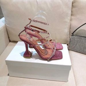 Chaussures Accessoires Gilda rose paillettes Sandales bobine de sangle incrustée de cristaux Talons talon haut pour les femmes créateurs de luxe d'été chaussures fête danse Gong Jia