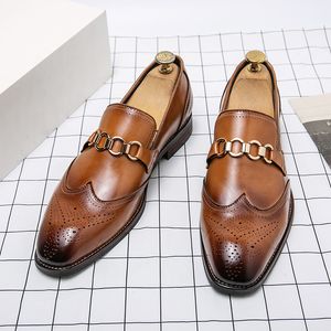 Chaussures Brogue Loafer Men Couleur solide Pu Ing Scarted Metal Budle Business Médalière décontractée Party Daily Ad210 A393 Wedd