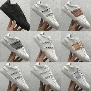 Chaussures Casual Sneakers Sport Skateboarding Trainers Punk Rivets Low Leather Skateboard Cloutés Trendy Women