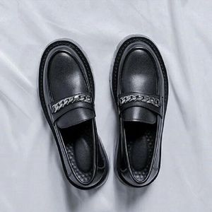 Chaussures Streetwear Casual Streetwear Men 84 Fashion Vintage épaisse Sole Patent en cuir en cuir mots de limot