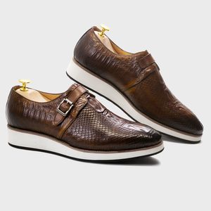 Schoenen klassieke schoen echte casual kledingpatroon heren voor mannen lederen originele mode buckle monnik riem sneakers 230518 780