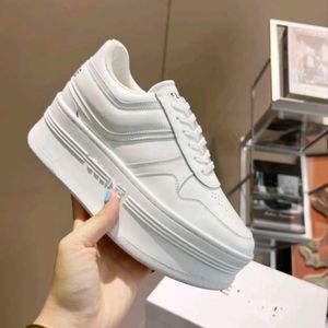 Chaussures Designer New Sense Sense Mens Womens Couple de mode de mode décontractée Sneakers Skateboard en cuir Splicing Os Chaussures