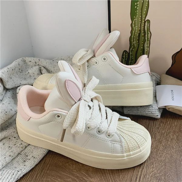 Chaussures Designers Flats Chaussures de course pour femmes Light Low Top Sneakers Ladies Zapatillas Mujer Migne Rabbit Ears Board Chaussures pour filles