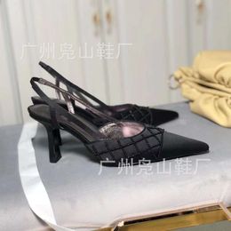 Chaussures robe xiaoxiangfeng chat talon pointu pointu les talons hauts perles perle bande de soie féminine sandales minces