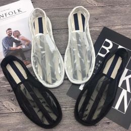 Schoenen stoffen schoenen heren zomer gaas oud beijing hollow mesh ademende zachte loafers schoenen deodorant flats sandalen