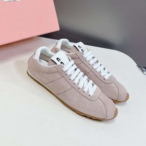 Chaussures femelles 2024 Nouveau début de printemps en cuir authentique Chaussures blanches Sports et chaussures décontractées chaussures d'entraînement allemand femelle