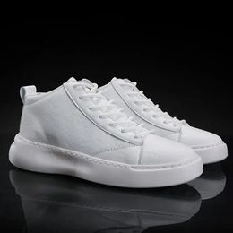 Schoenen voor mannen Fashion Casual Sports Male Sneakers Trend Leather 2023 Flat Running groot formaat 39 Witte veer 231221