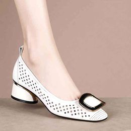 Chaussures pour femme 2023 Office Square Toe Footwear d'été pour femmes avec talons moyens en cuir normal Sandales blanches décontractées en vente a e