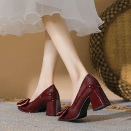 Chaussures pour femmes 2023 Rouge sur les chaussures d'été aux dames à talons Mary Jane Square Toe avec Bow Gothic Japanese Style Lolita Pumps Slip