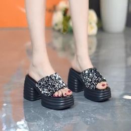 Chaussures pour femmes Sandals Platform Fashion Slippétes à l'extérieur de la version coréenne Sequin All Match Slip on Solid