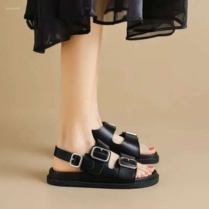 Zapatos Gladiator Outerwear Sandalias de verano para mujeres Damas Flats casuales Diseño de metal elegante Plat 4f4