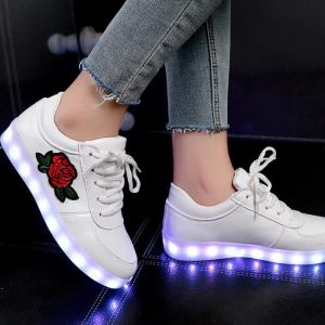 zapatos para niños usb usb luminoso para niñas zapatos para mujeres para mujeres con zapatos lideros ligeros zapatillas brillantes con luz de fondo