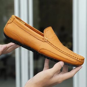 Chaussures en cuir hommes de luxe à la mode décontracté sans lacet mocassins formels italien noir mâle conduite baskets grande taille 231226