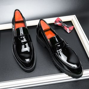 Chaussures hommes pointus mocassins en cuir verni chaussures de conduite originales hommes formel Club chaussures de fête de mariage hommes chaussures de créateur de luxe
