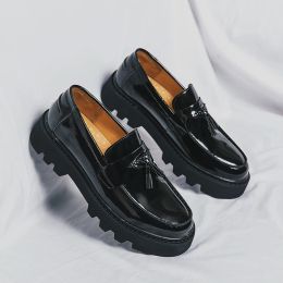 Schoenen nieuwe zwarte loafers mannen pu lederen schoenen ademende slipon solide casual schoenen handgemaakte gratis verzending mannen kleding schoenen