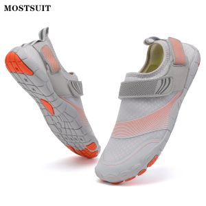 Chaussures Nouveau Quickdry natation eau chaussures hommes plage en amont Aqua chaussures femmes pieds nus en plein air baskets pour Yoga marche course mer