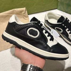 Chaussures Saison MAC80 Entrocure discrète broderie en cuir blanc noir rétro-inspiré
