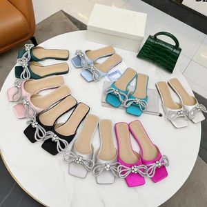 Chaussures Pantoufles Femmes Diamant Arc Bande Dessinée Satin Plat Diapositives Femme Plage Paresseux Sandales Sexy Designer Pantoufle Grande Taille 35-42 Us4-us10