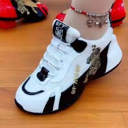 Schoenen kleine witte schoenen sportschoenen dames gunstige tijger borduurwerk ademende damesschoenen lowtop kleur matching vacatel -up