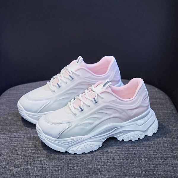 Chaussures baskets pour les femmes 2022 Nouvelle mode Chaussures blanches mignonnes Ladies Sports décontractés chaussures de course à course respirante de printemps sneaker tennis femelle