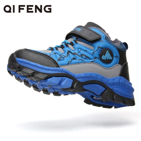 Chaussures Sports Chaussures de randonnée garçon Antisiskid Claw Trekking Chaussures hiver enfants grimpant chaussures imperméables enfants chaussures d'automne baskets