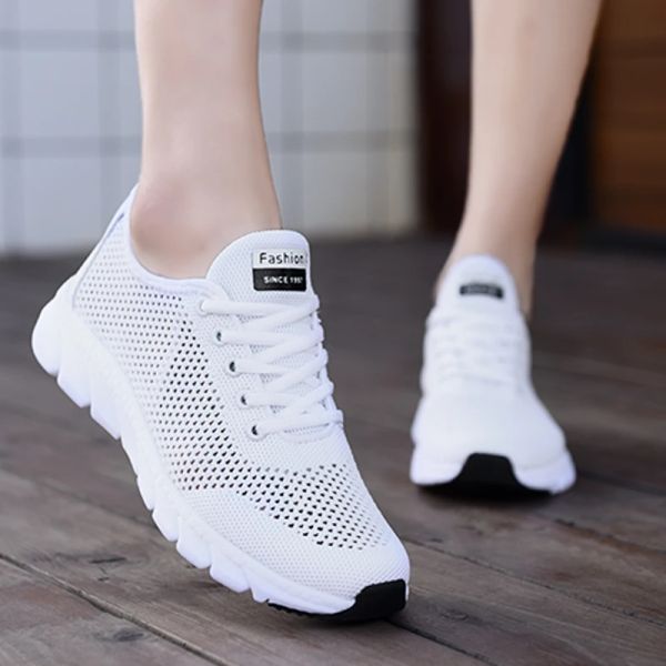 Zapatos de verano zapatos para mujer de tejer de gran tamaño gran tamaño de malla de malla hollow zapatos deportivos para mujeres transpirables zapatos para correr zapatos