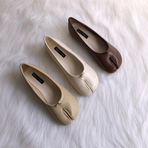 Schoenen Tabi Dress Ninja Woman MicroFiber Leather Comfy Flats Split Toe Slippers Soft Bottom Loafers Solid korte dames mocassins