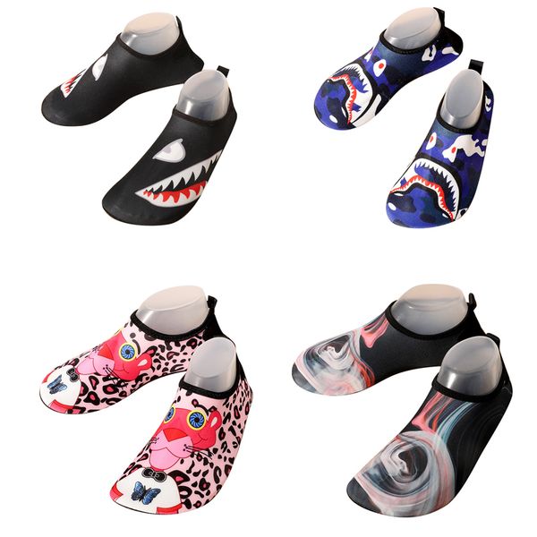 Chaussures Water Beach Nouveau 2024 Séchage rapide Unisexe Natation Aqua Pantoufles Bord de mer Pieds nus Surf Baskets en amont Femmes Hommes Sandale légère 32