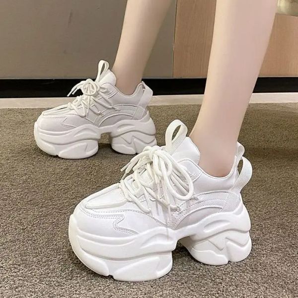 Chaussures Femmes blanches Sneakers en cuir épais