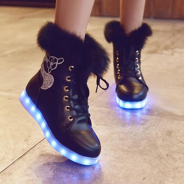 Chaussures Chaussures en coton d'hiver pour femmes Bottes de neige PU Plateforme en cuir chaussures plates LED LED LED KIDS BOOTS BOOTS GILL FUR HIGH TOP TOP